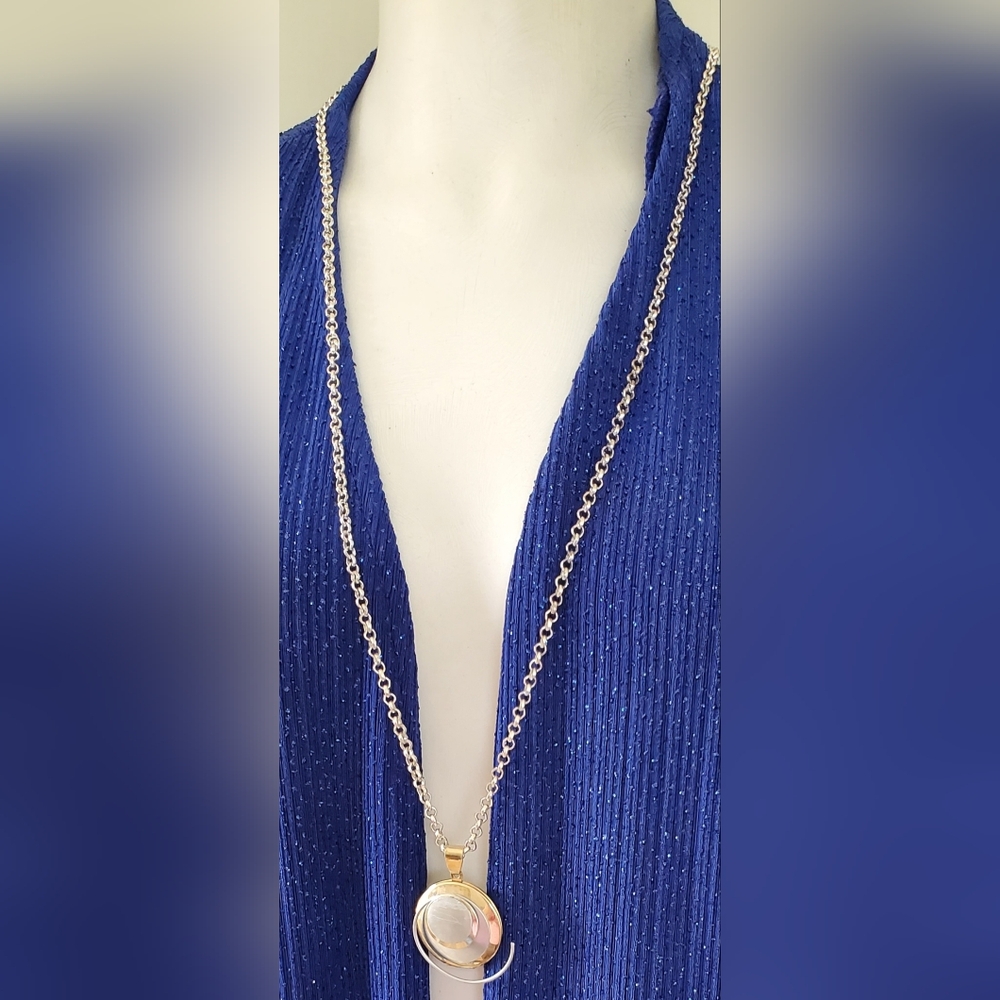 Elegant Gold and Silver Pendant Necklace